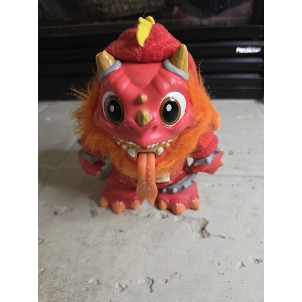 CRATE CREATURES SURPRISE - CHAR FIGURE - 2018 MGA ENTERTAINMENT